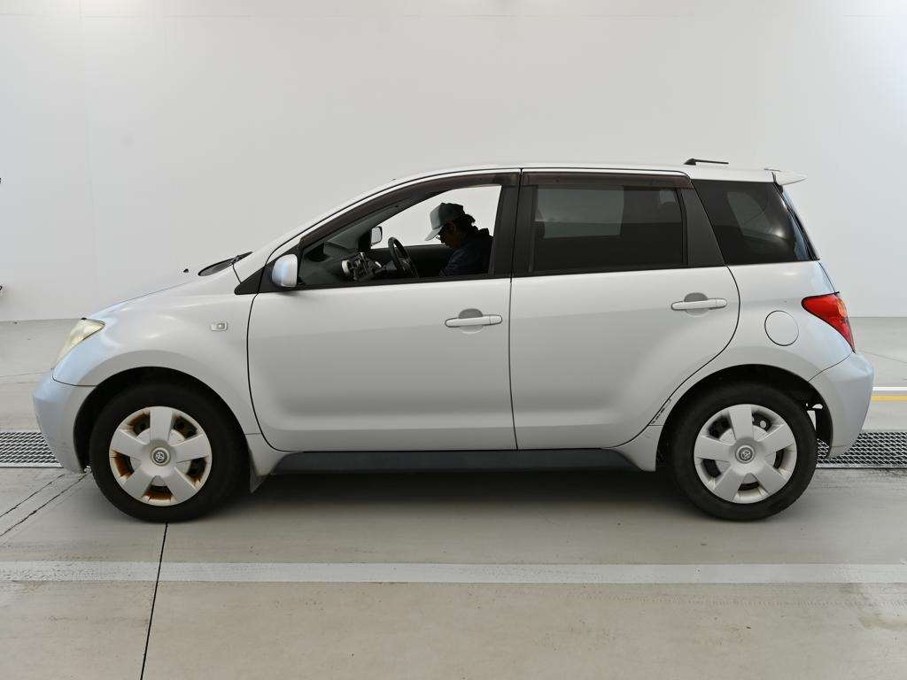 TOYOTA IST