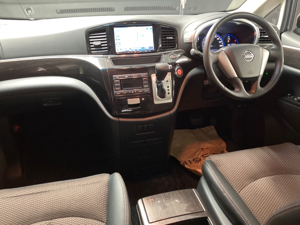 NISSAN ELGRAND