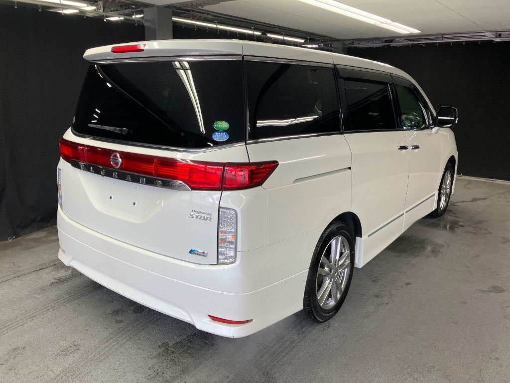 NISSAN ELGRAND