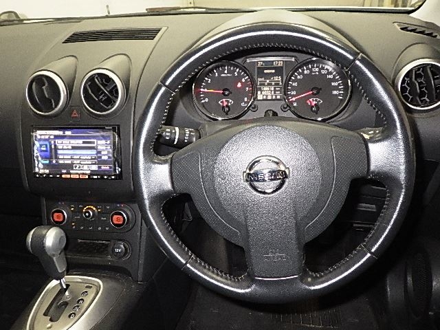 NISSAN DUALIS