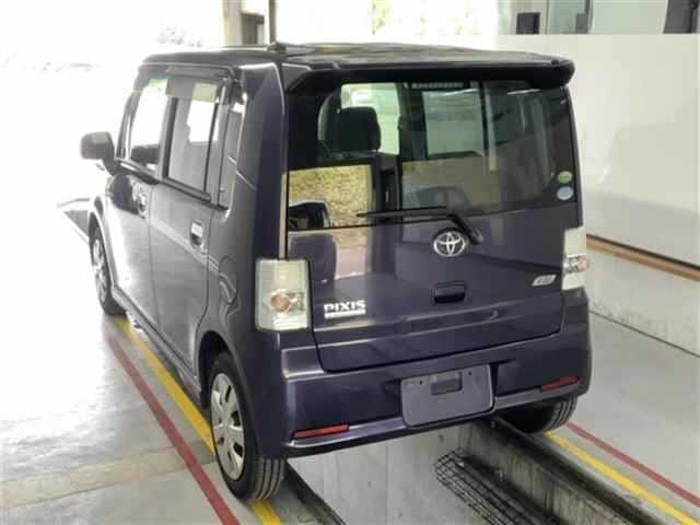 TOYOTA PIXIS SPACE