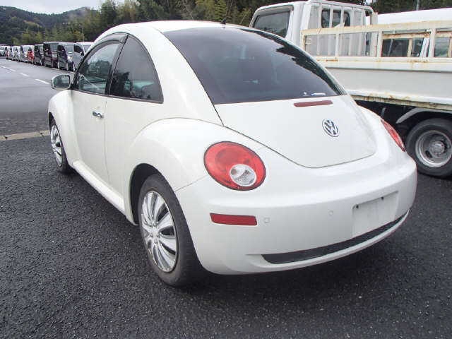 VOLKSWAGEN BEETLE