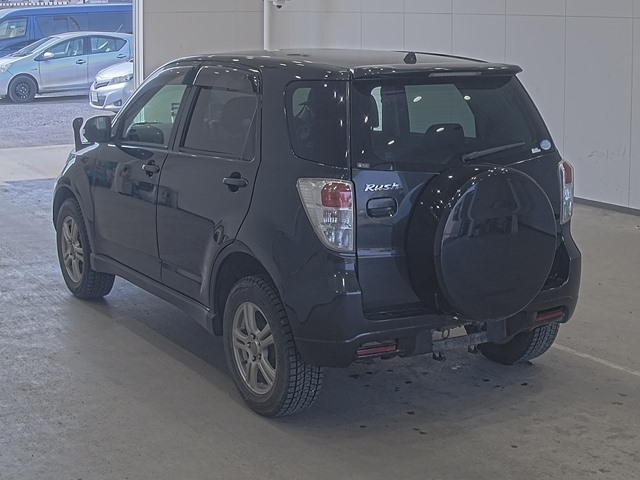 TOYOTA RUSH