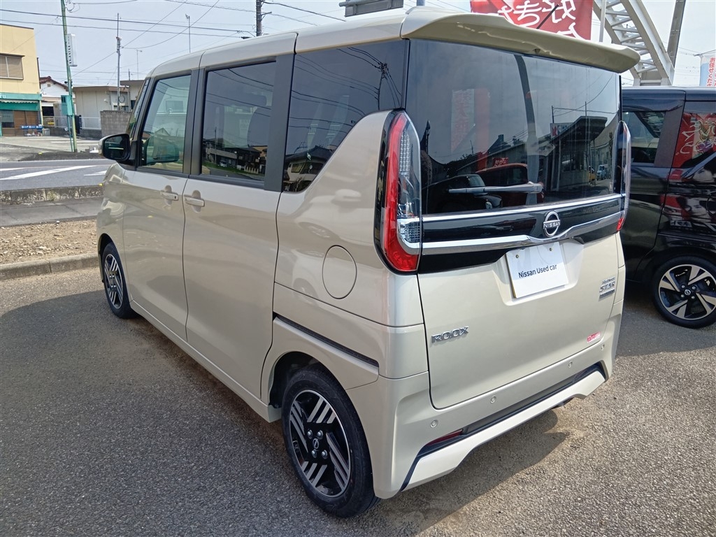 NISSAN ROOX