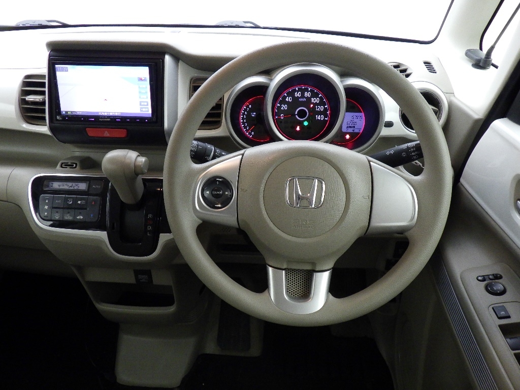HONDA N-BOX SLASH