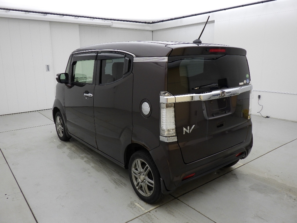 HONDA N-BOX SLASH