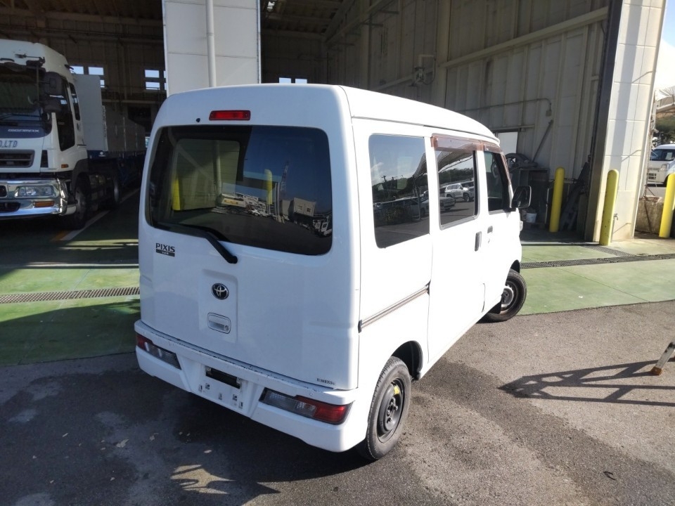TOYOTA PIXIS VAN