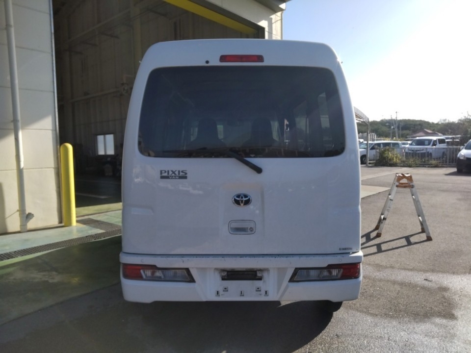 TOYOTA PIXIS VAN