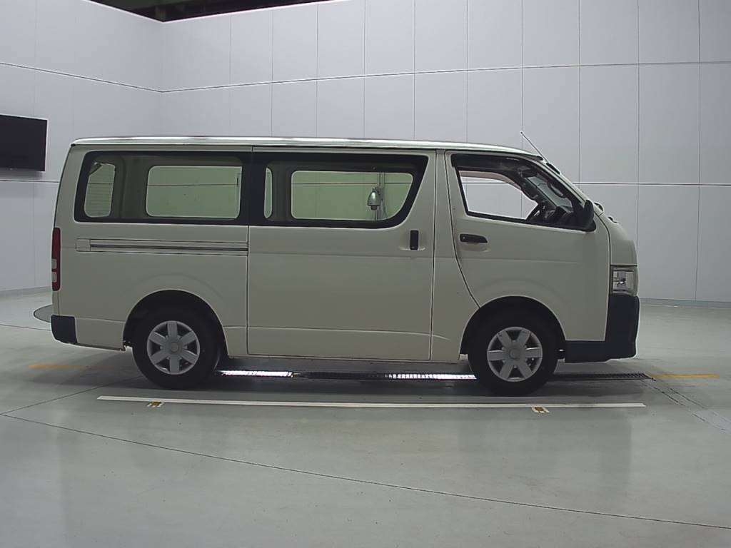 TOYOTA REGIUS ACE