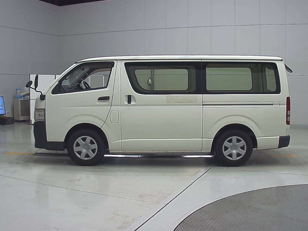 TOYOTA REGIUS ACE