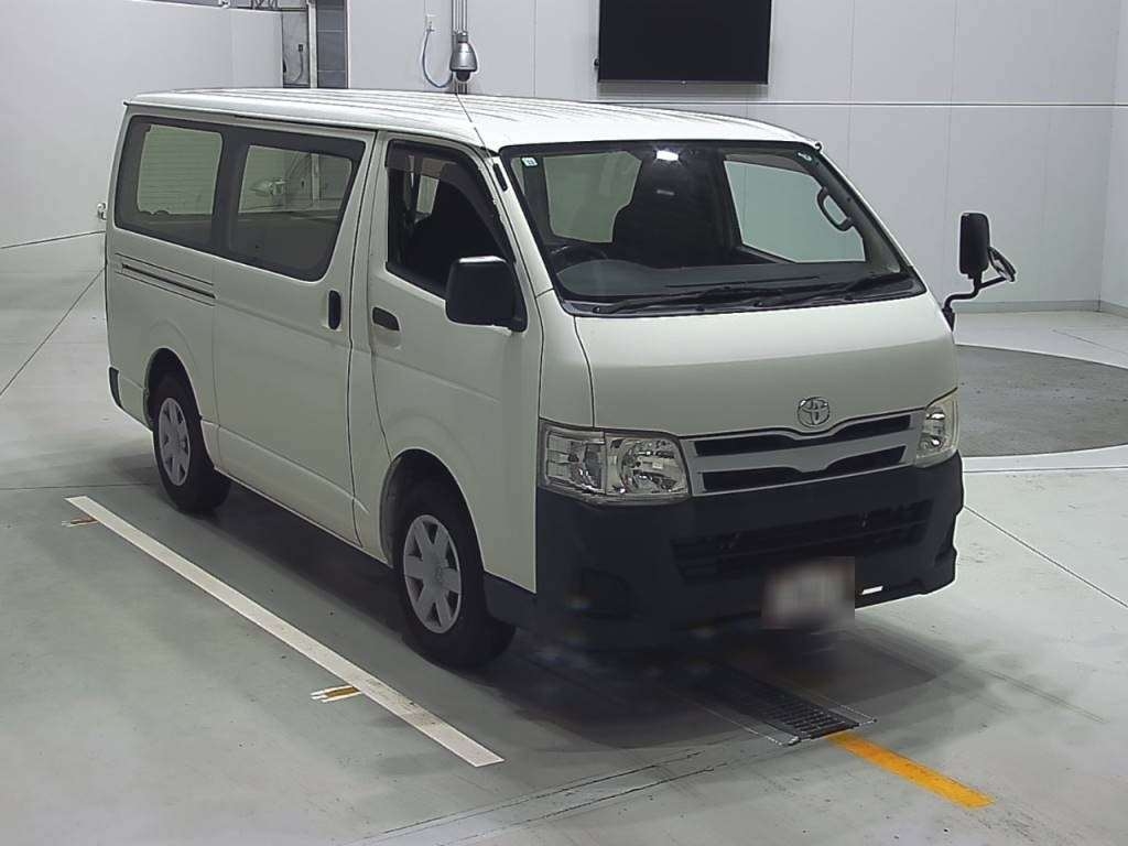 TOYOTA REGIUS ACE