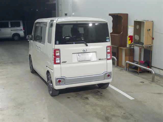 DAIHATSU WAKE