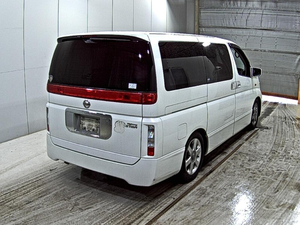 NISSAN ELGRAND