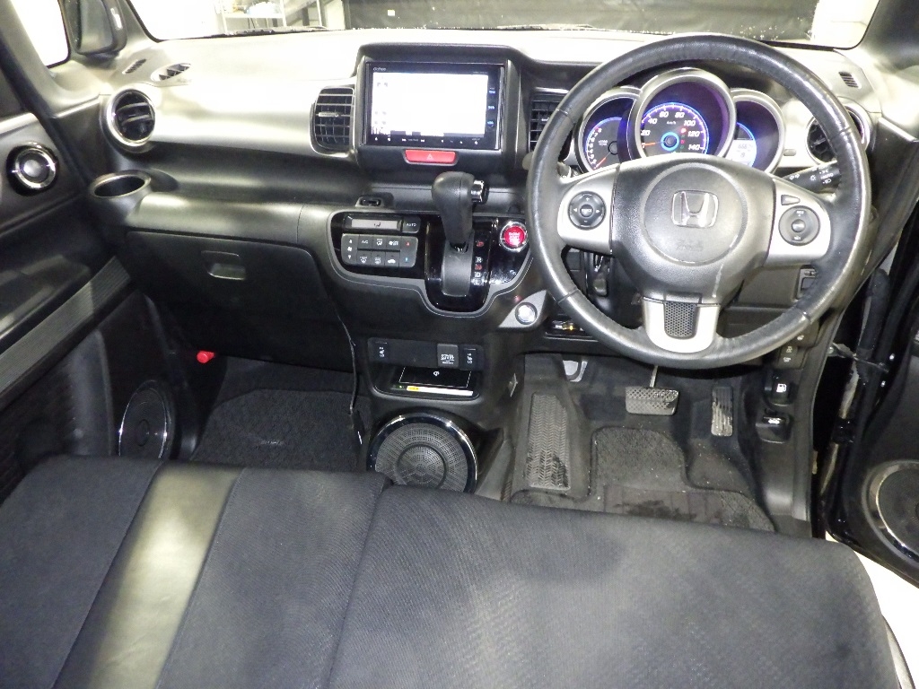 HONDA N-BOX SLASH