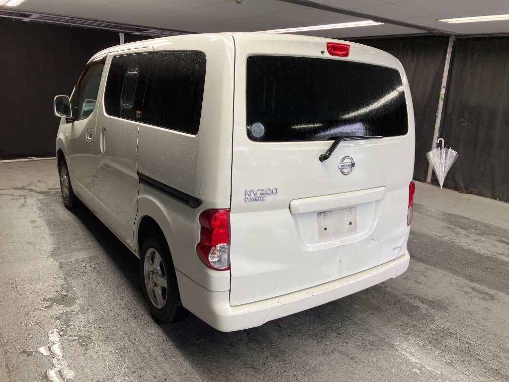 NISSAN NV200