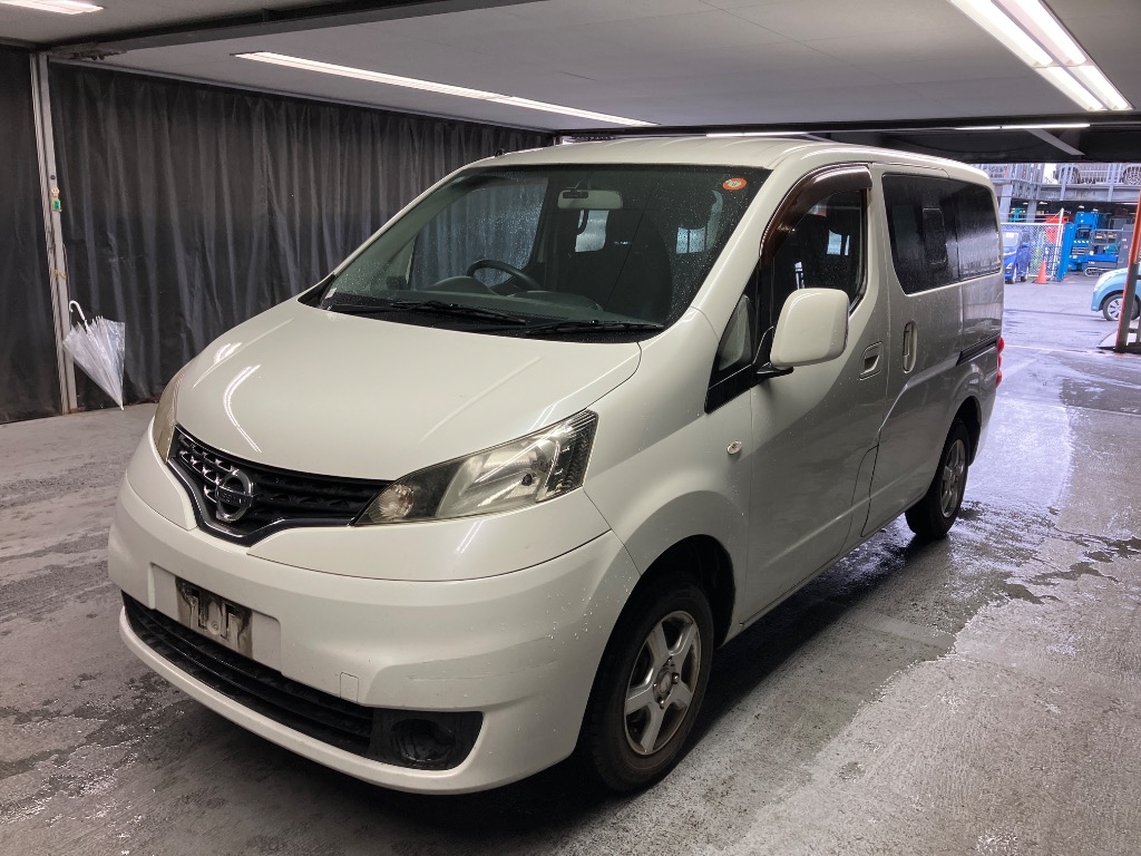 NISSAN NV200