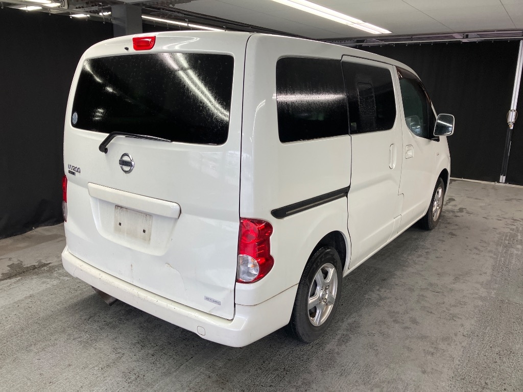 NISSAN NV200