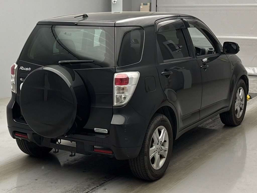 TOYOTA RUSH