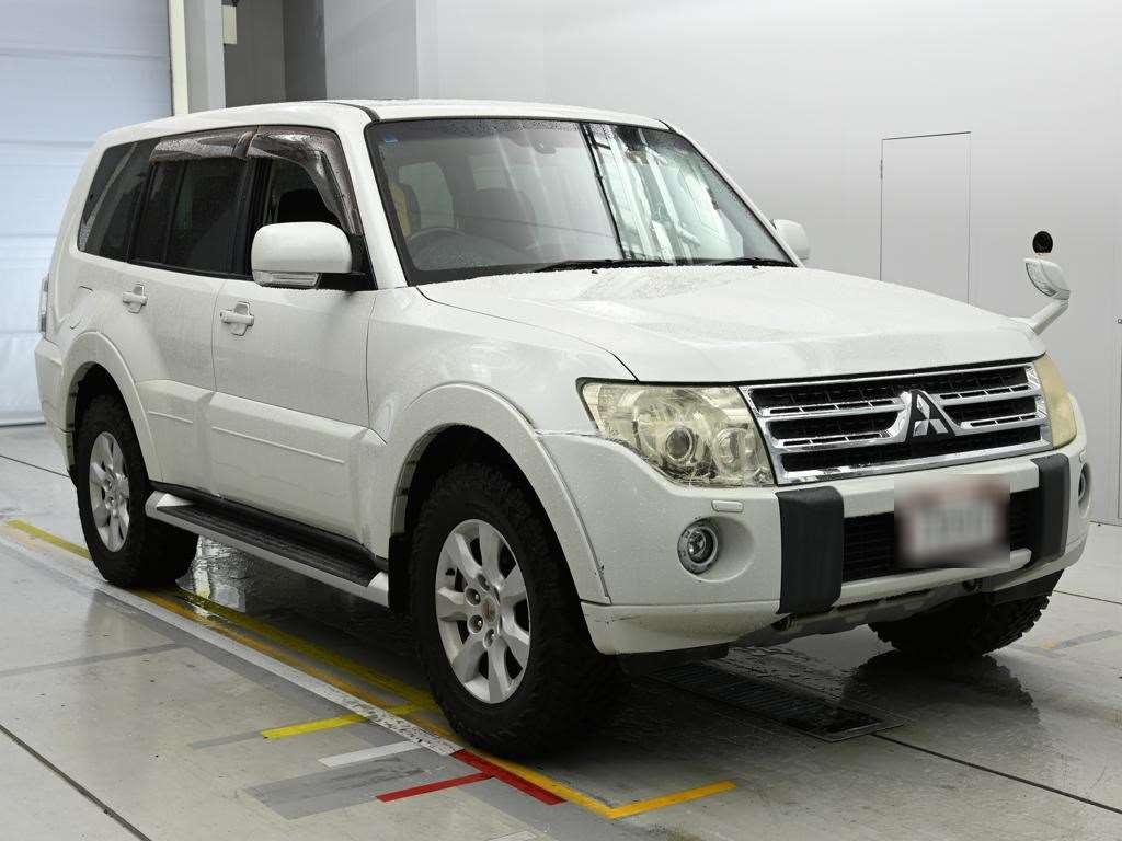 MITSUBISHI PAJERO