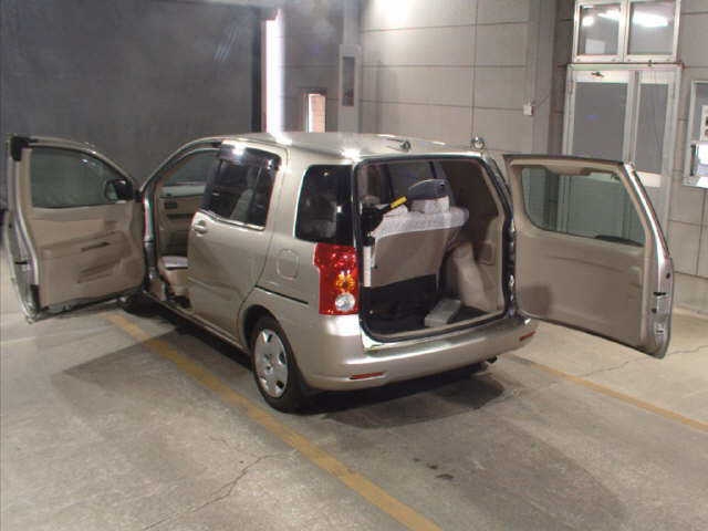 TOYOTA RAUM