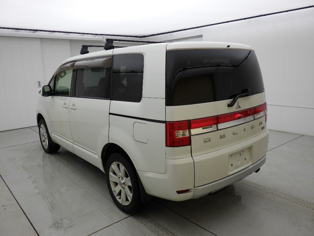 MITSUBISHI DELICA D:5