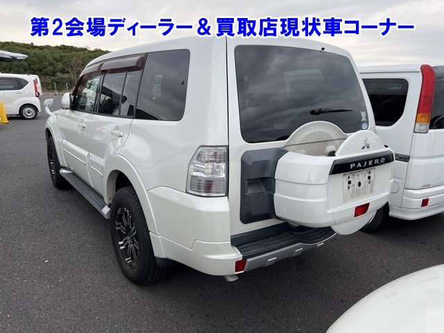 MITSUBISHI PAJERO