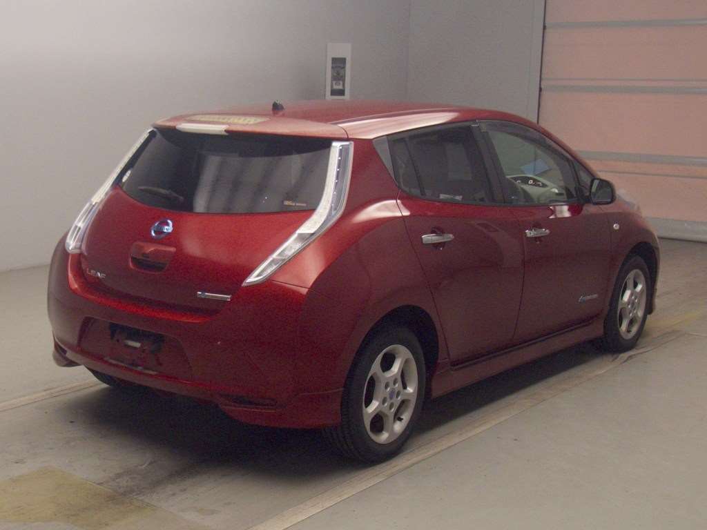 NISSAN LEAF