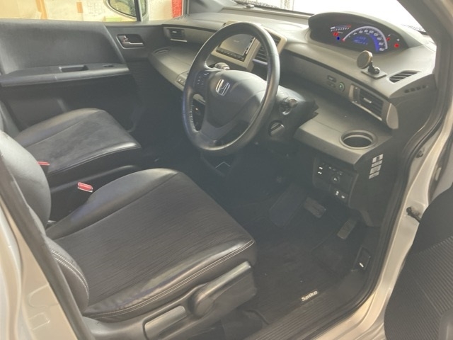 HONDA FREED SPIKE