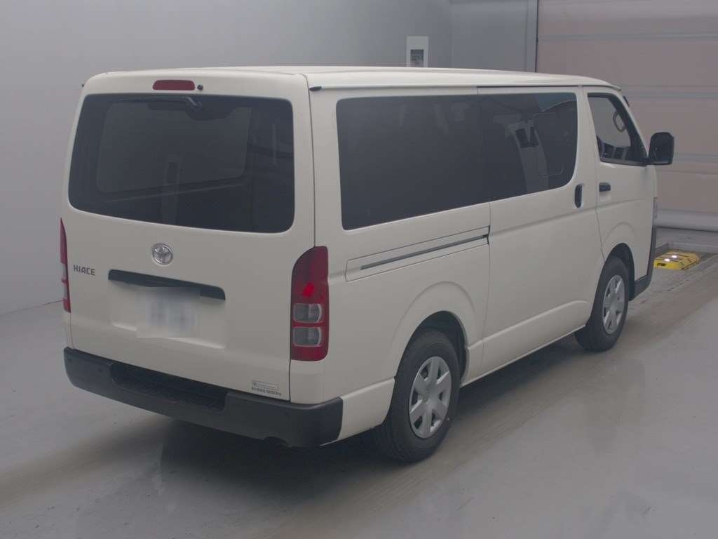 TOYOTA REGIUS ACE