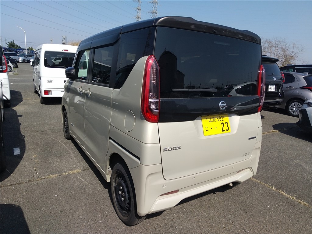 NISSAN ROOX