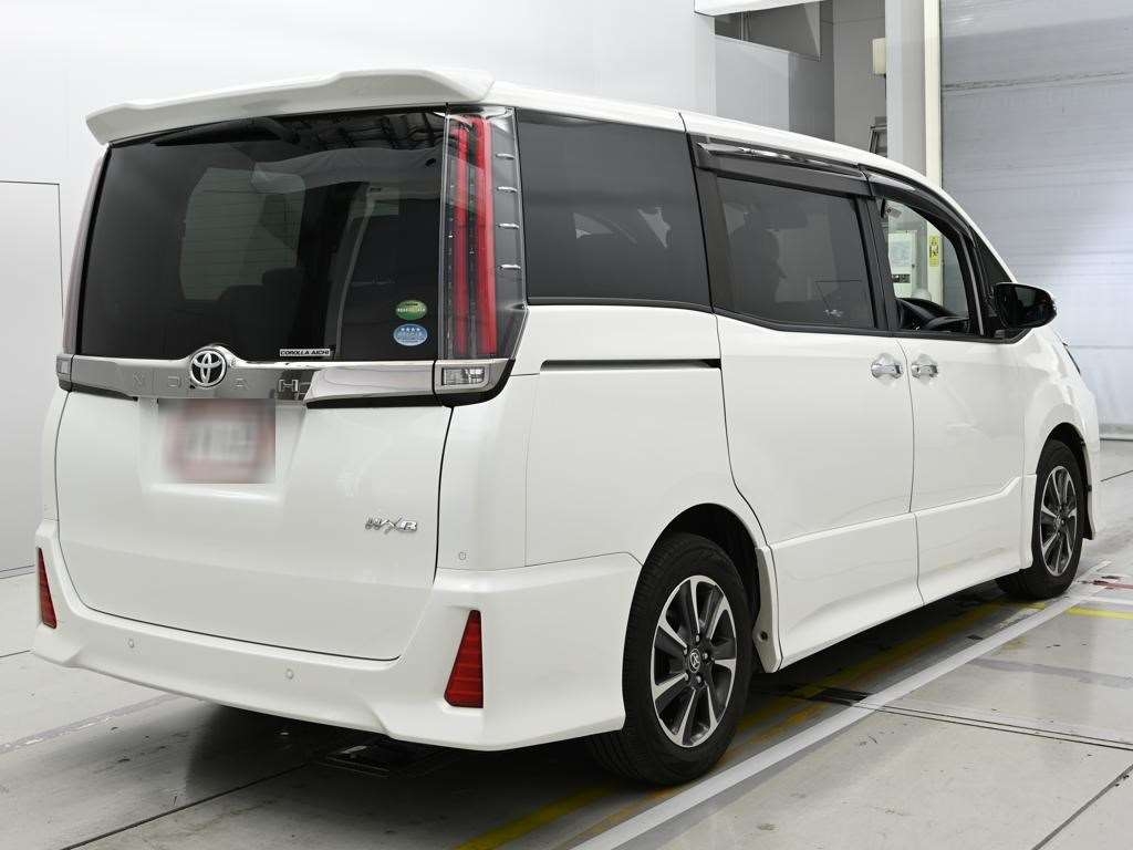 TOYOTA NOAH