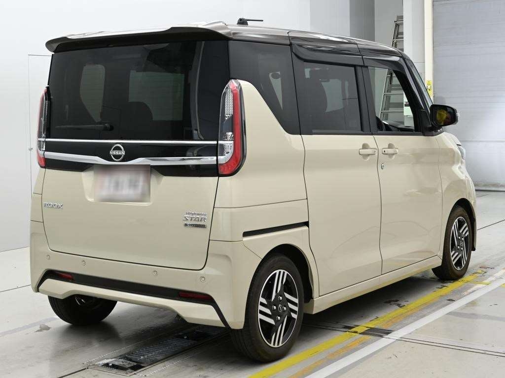 NISSAN ROOX