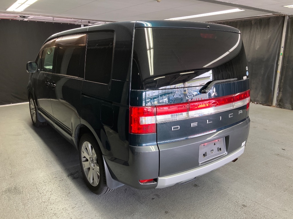 MITSUBISHI DELICA D:5