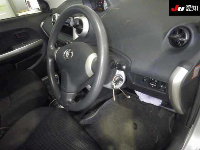 TOYOTA IST