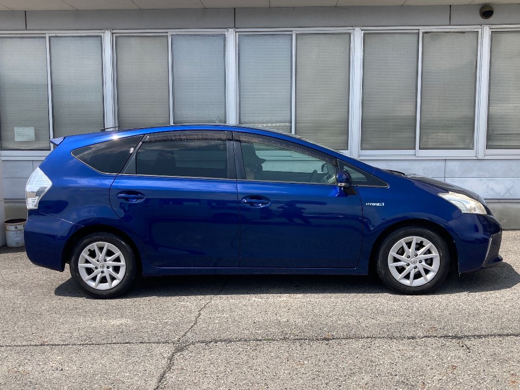 TOYOTA PRIUS ALPHA