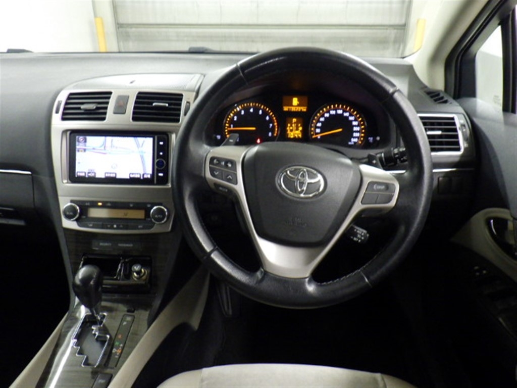 TOYOTA AVENSIS
