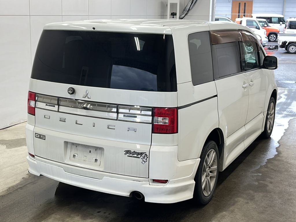 MITSUBISHI DELICA D:5