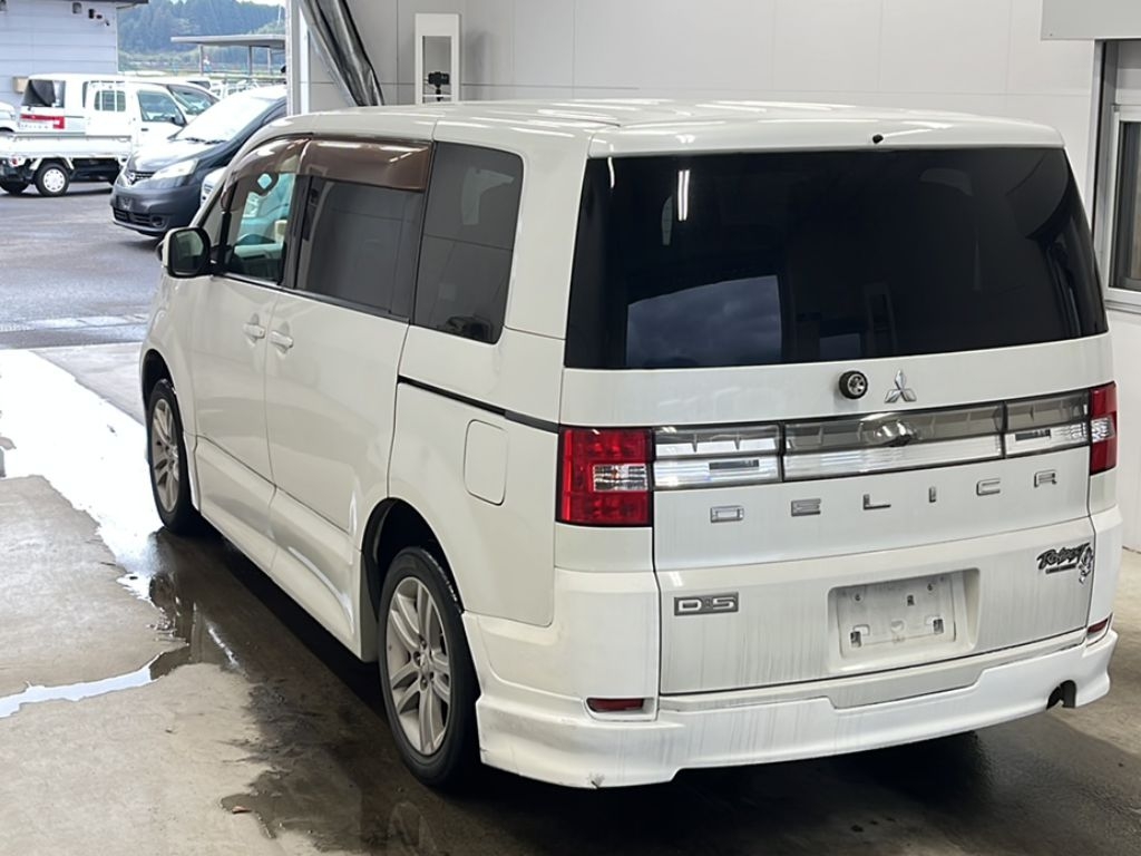 MITSUBISHI DELICA D:5
