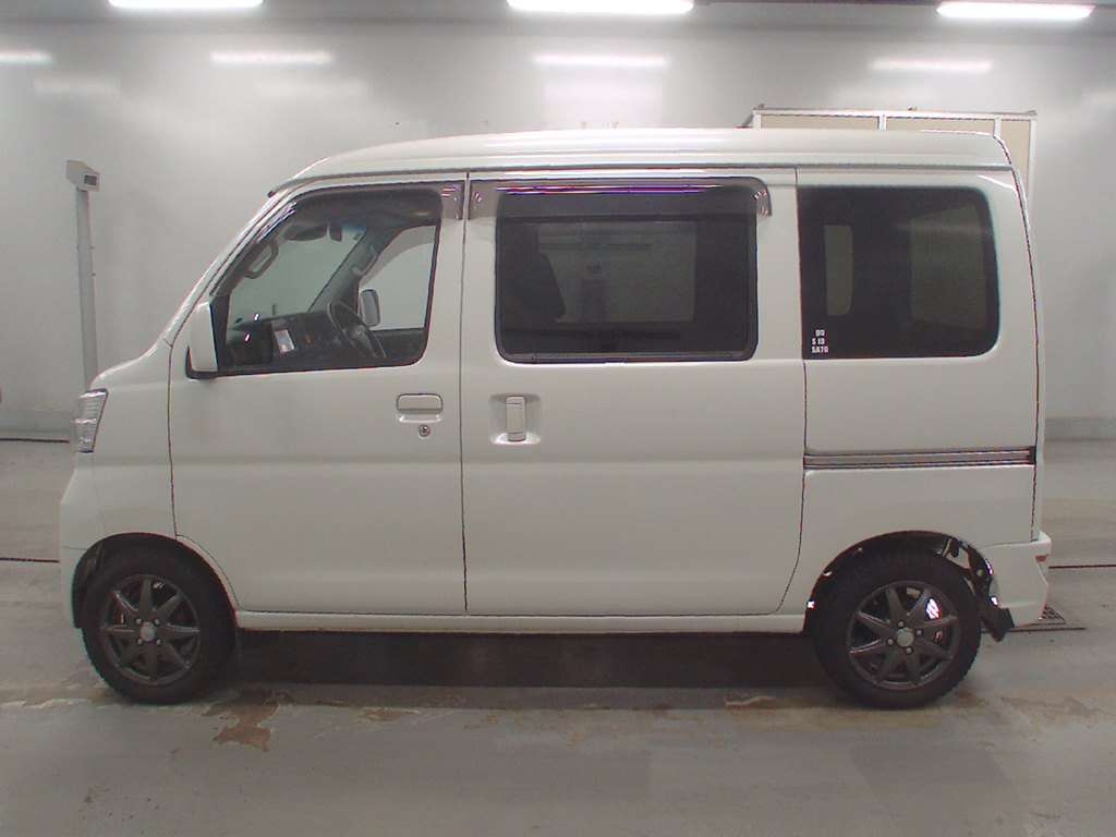 TOYOTA PIXIS VAN