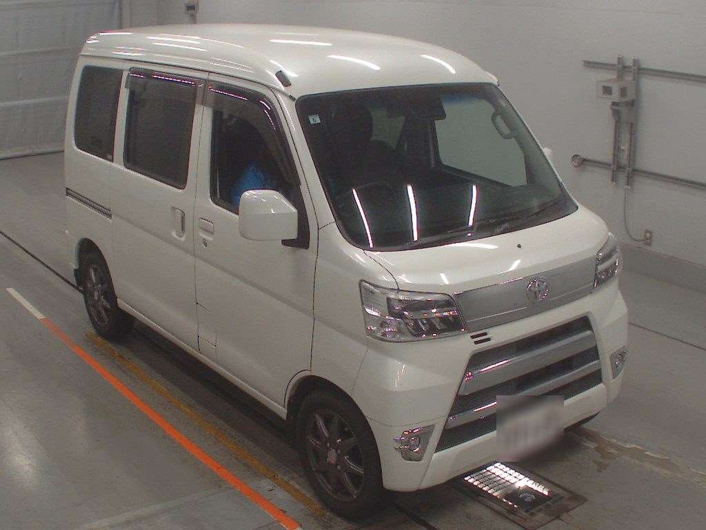 TOYOTA PIXIS VAN