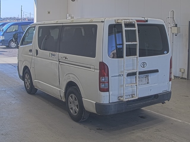 TOYOTA REGIUS ACE