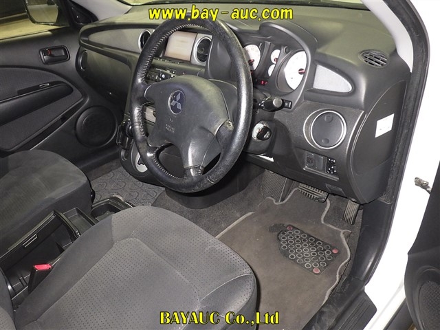 MITSUBISHI AIRTREK