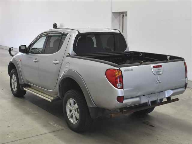 MITSUBISHI TRITON