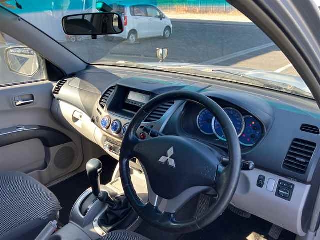 MITSUBISHI TRITON