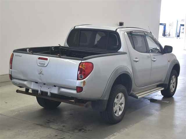 MITSUBISHI TRITON