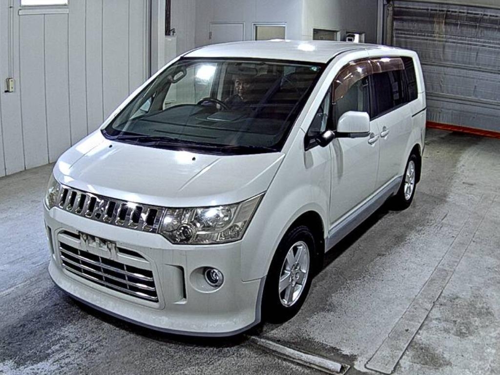 MITSUBISHI DELICA D:5