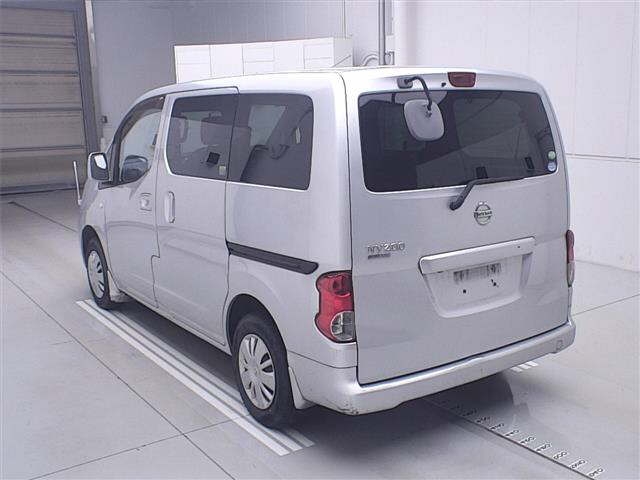 NISSAN NV200