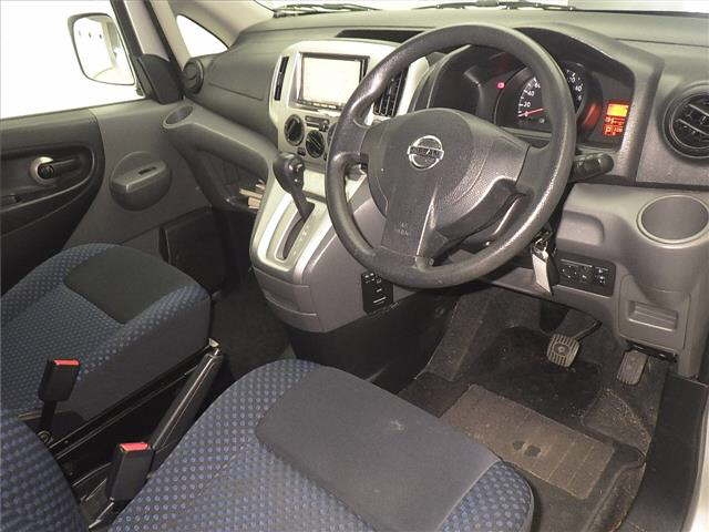 NISSAN NV200