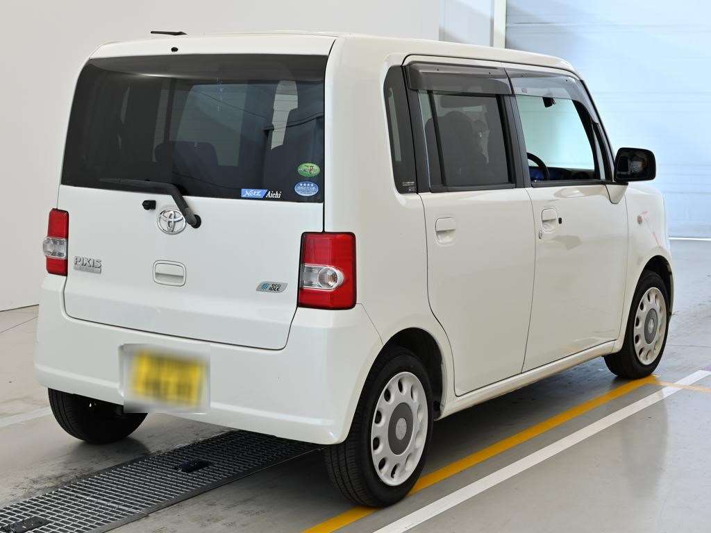 TOYOTA PIXIS SPACE