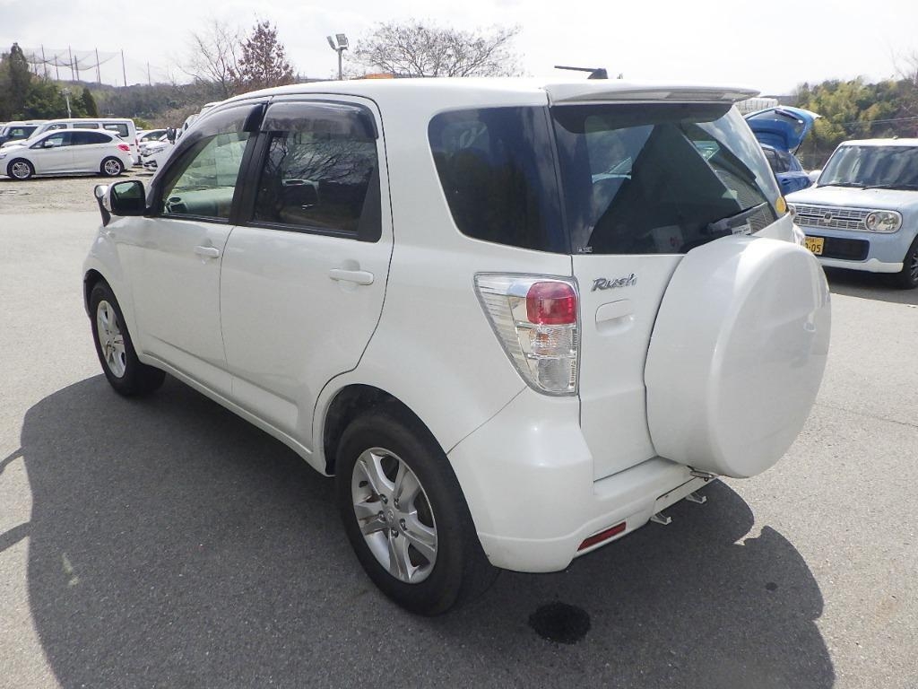 TOYOTA RUSH